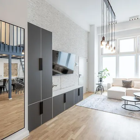 Spacious Lofts In Wedding Apartment *