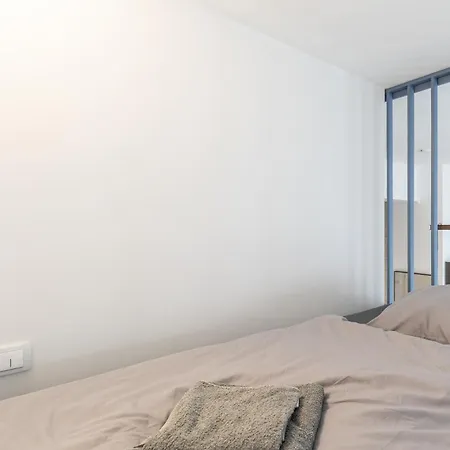 Spacious Lofts In Wedding Apartment *