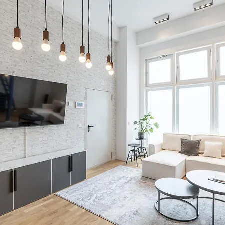 Spacious Lofts In Wedding Apartment *