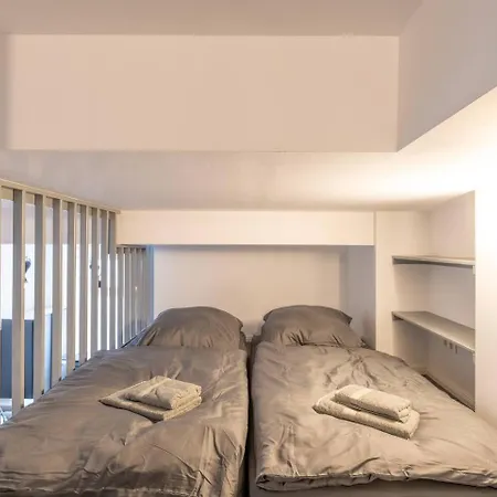 Spacious Lofts In Wedding Apartment *