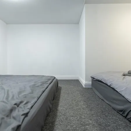 Spacious Lofts In Wedding Apartman