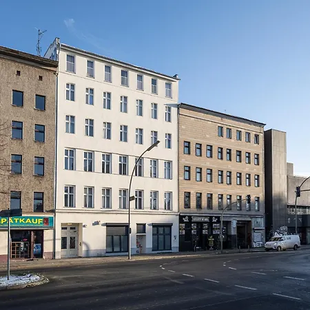 Spacious Lofts In Wedding Apartment *
