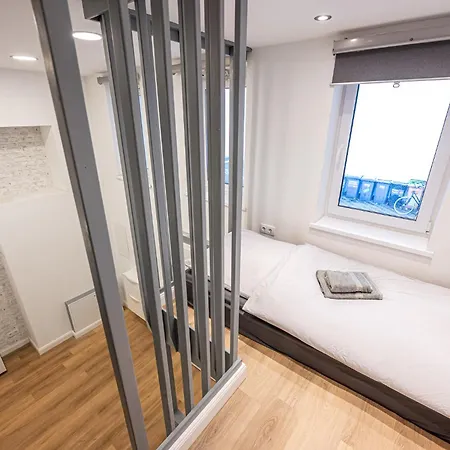 Spacious Lofts In Wedding Apartment *