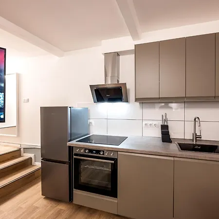 Spacious Lofts In Wedding