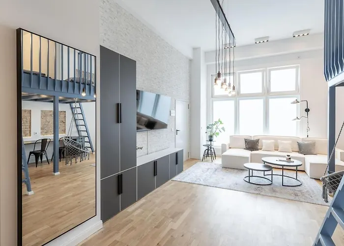 Spacious Lofts In Wedding شقة