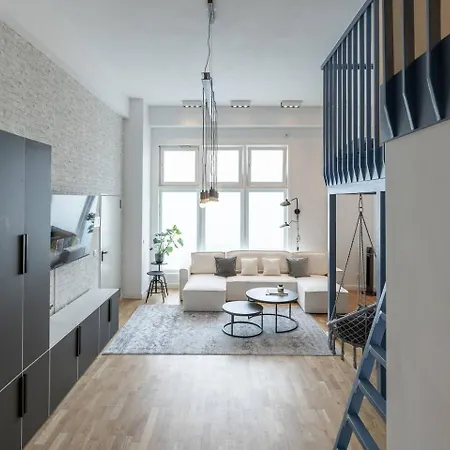 Spacious Lofts In Wedding Apartmán *